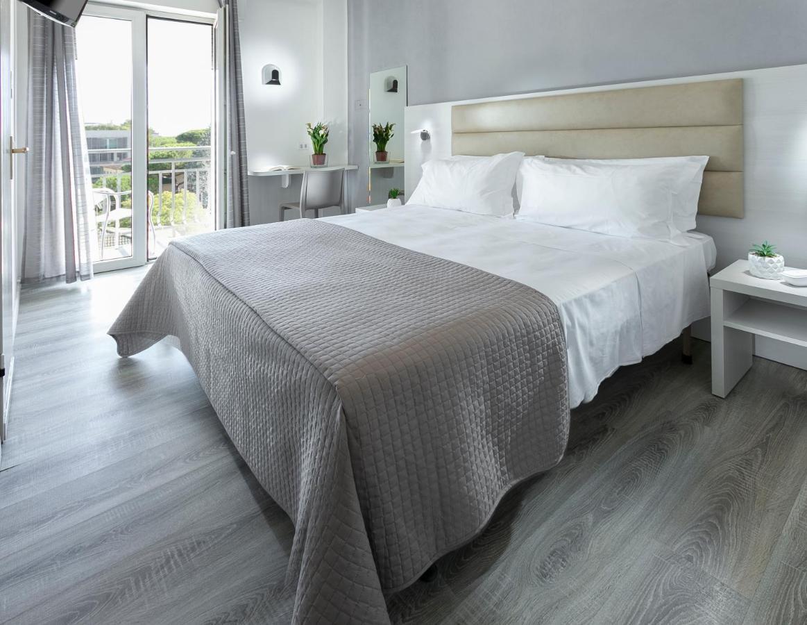 Hotel Zanarini In Centro A リッチョーネ エクステリア 写真
