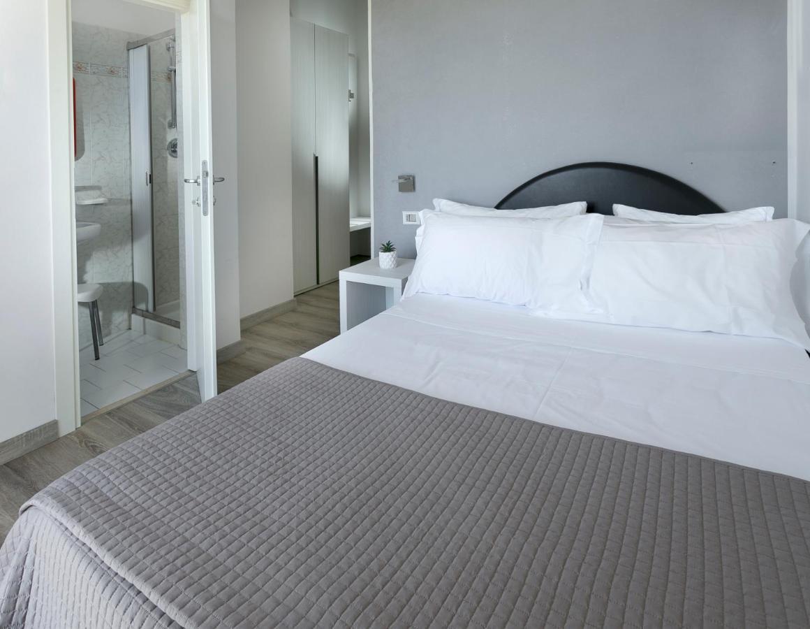 Hotel Zanarini In Centro A リッチョーネ エクステリア 写真