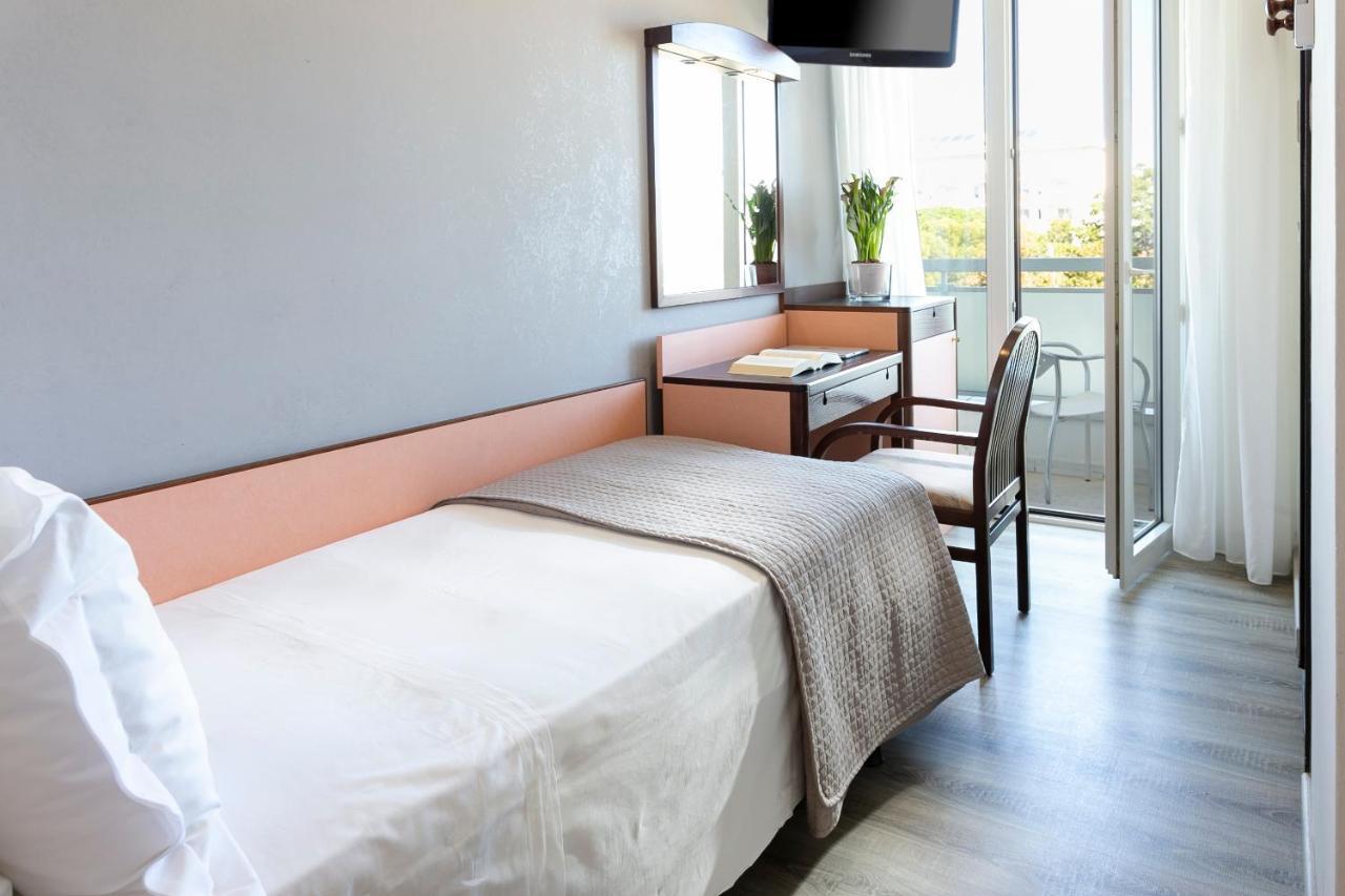 Hotel Zanarini In Centro A リッチョーネ エクステリア 写真