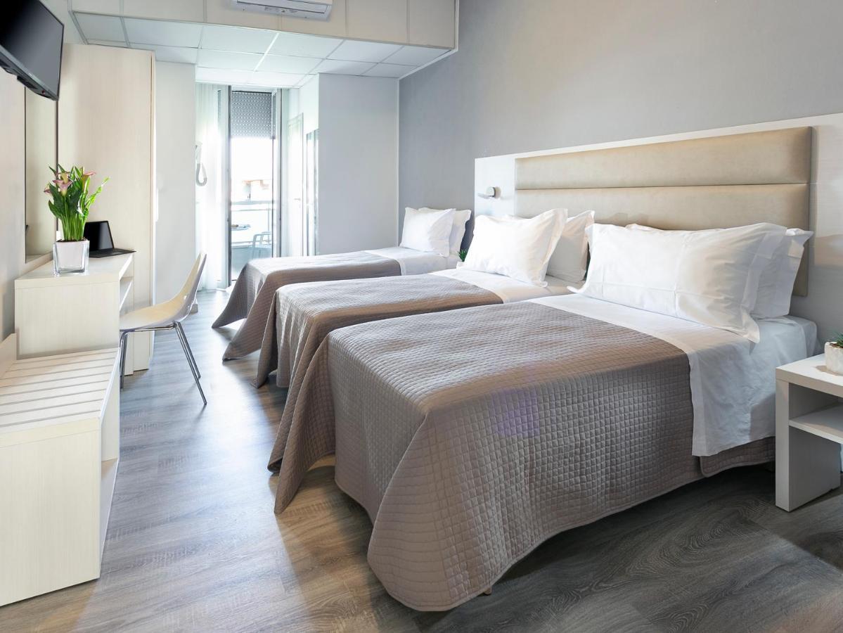 Hotel Zanarini In Centro A リッチョーネ エクステリア 写真