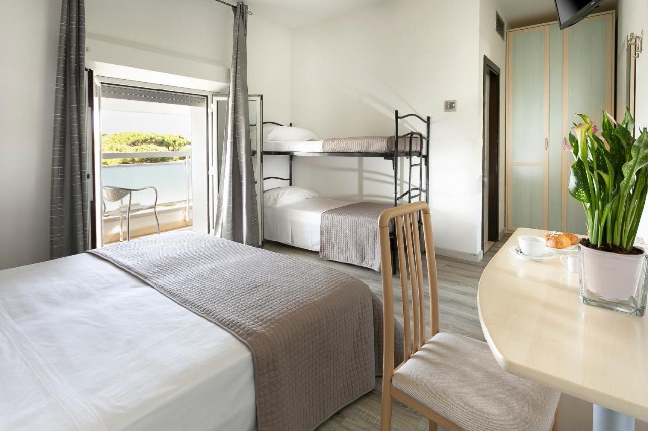 Hotel Zanarini In Centro A リッチョーネ エクステリア 写真