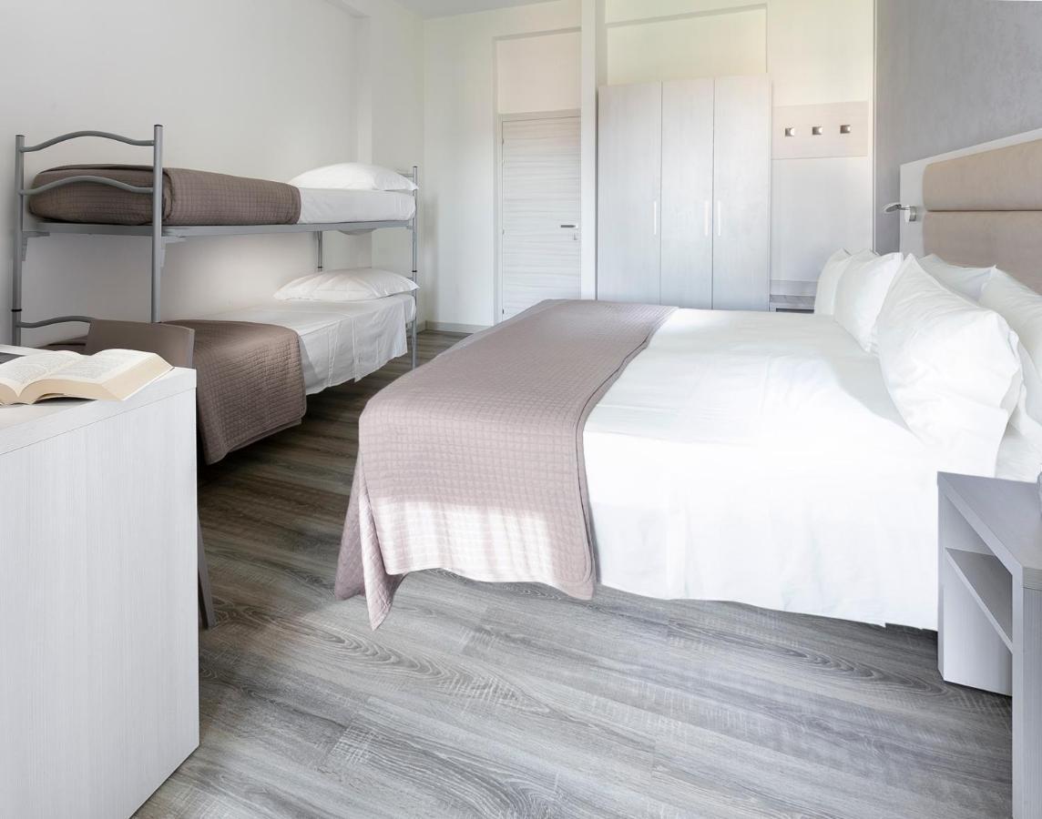Hotel Zanarini In Centro A リッチョーネ エクステリア 写真