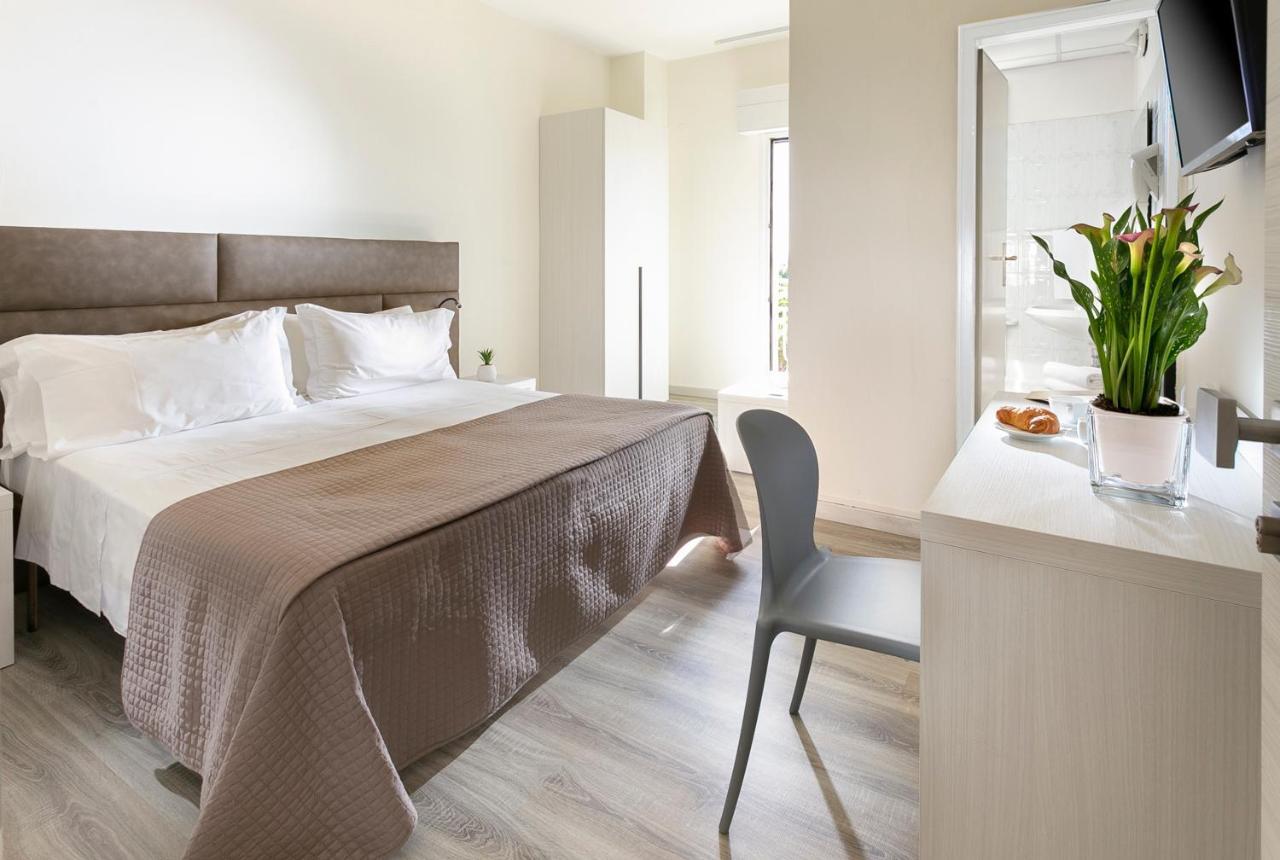 Hotel Zanarini In Centro A リッチョーネ エクステリア 写真