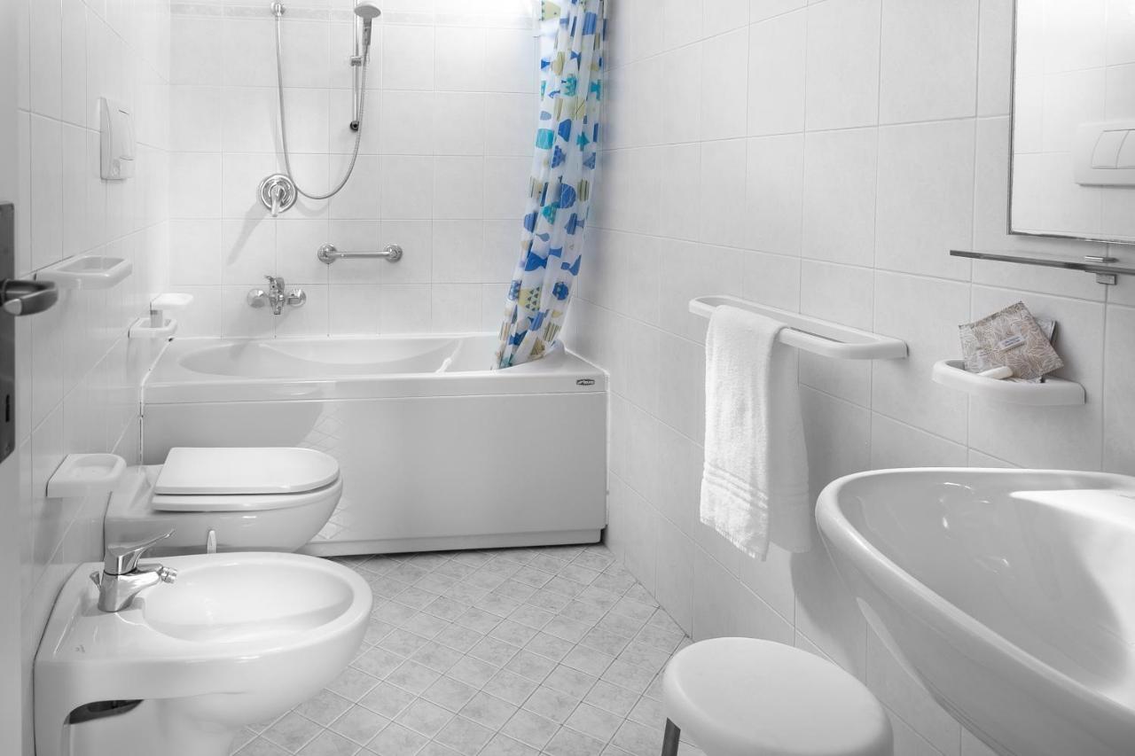 Hotel Zanarini In Centro A リッチョーネ エクステリア 写真
