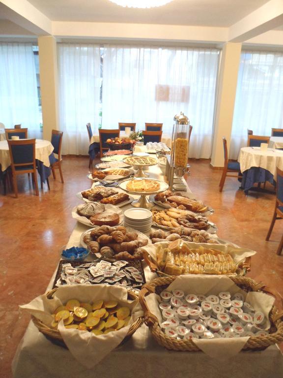 Hotel Zanarini In Centro A リッチョーネ エクステリア 写真