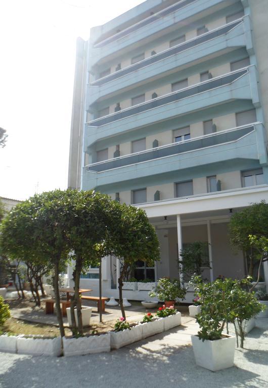 Hotel Zanarini In Centro A リッチョーネ エクステリア 写真