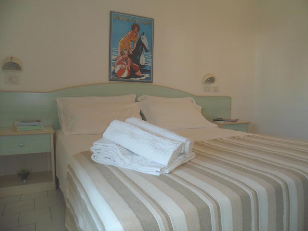 Hotel Zanarini In Centro A リッチョーネ エクステリア 写真