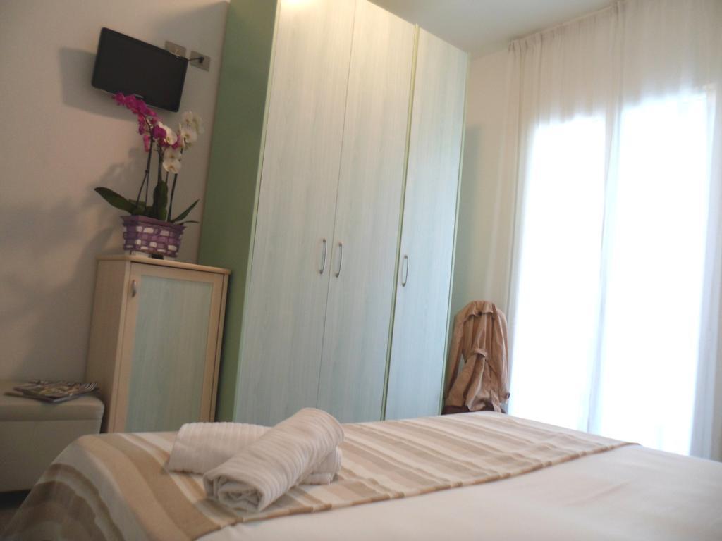 Hotel Zanarini In Centro A リッチョーネ エクステリア 写真