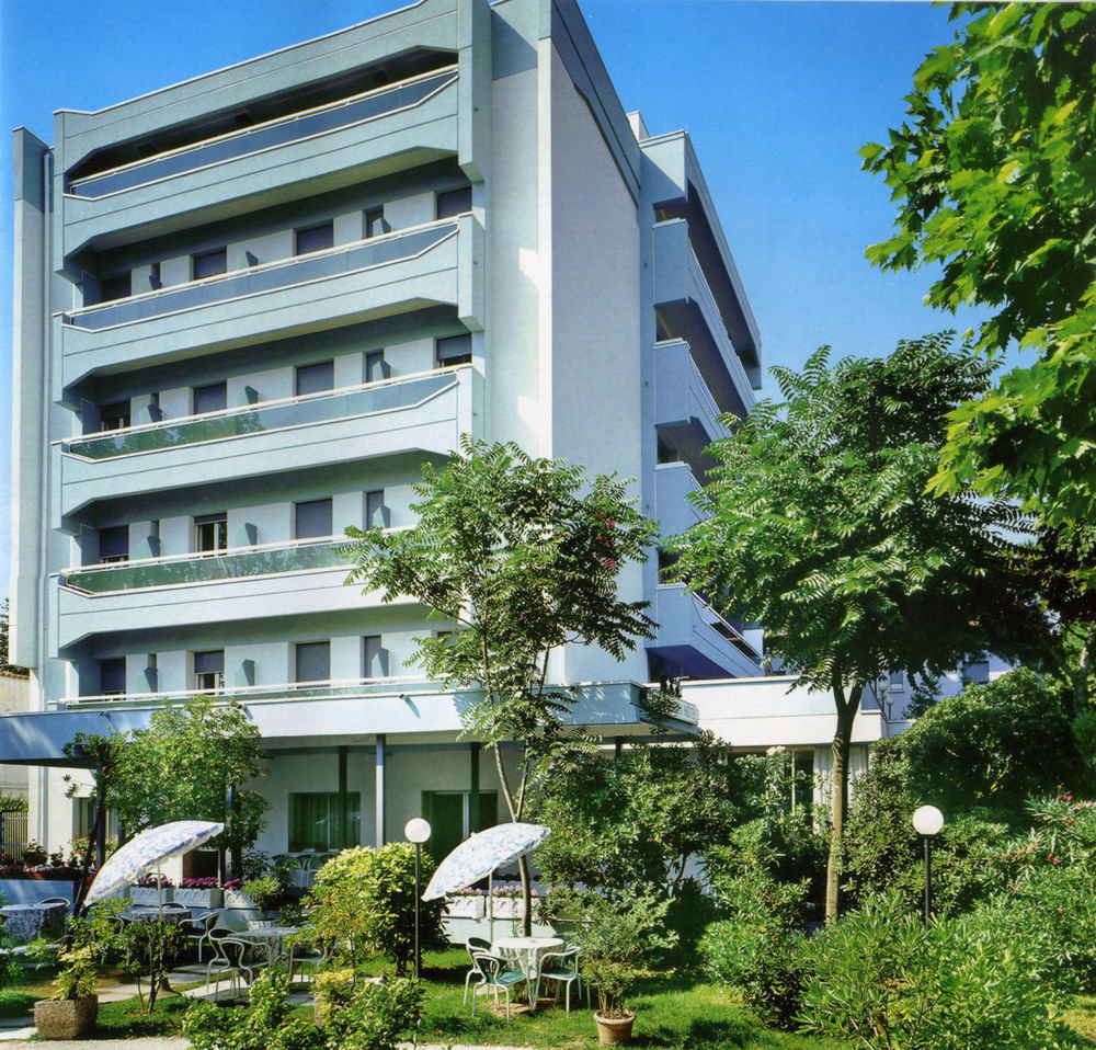 Hotel Zanarini In Centro A リッチョーネ エクステリア 写真