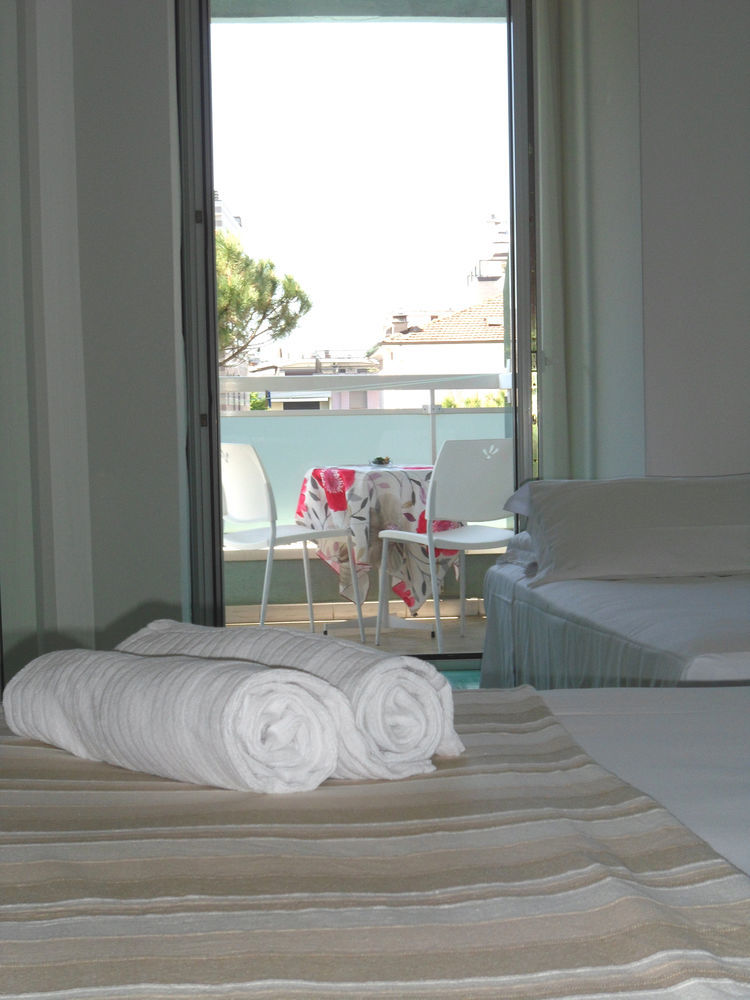 Hotel Zanarini In Centro A リッチョーネ エクステリア 写真