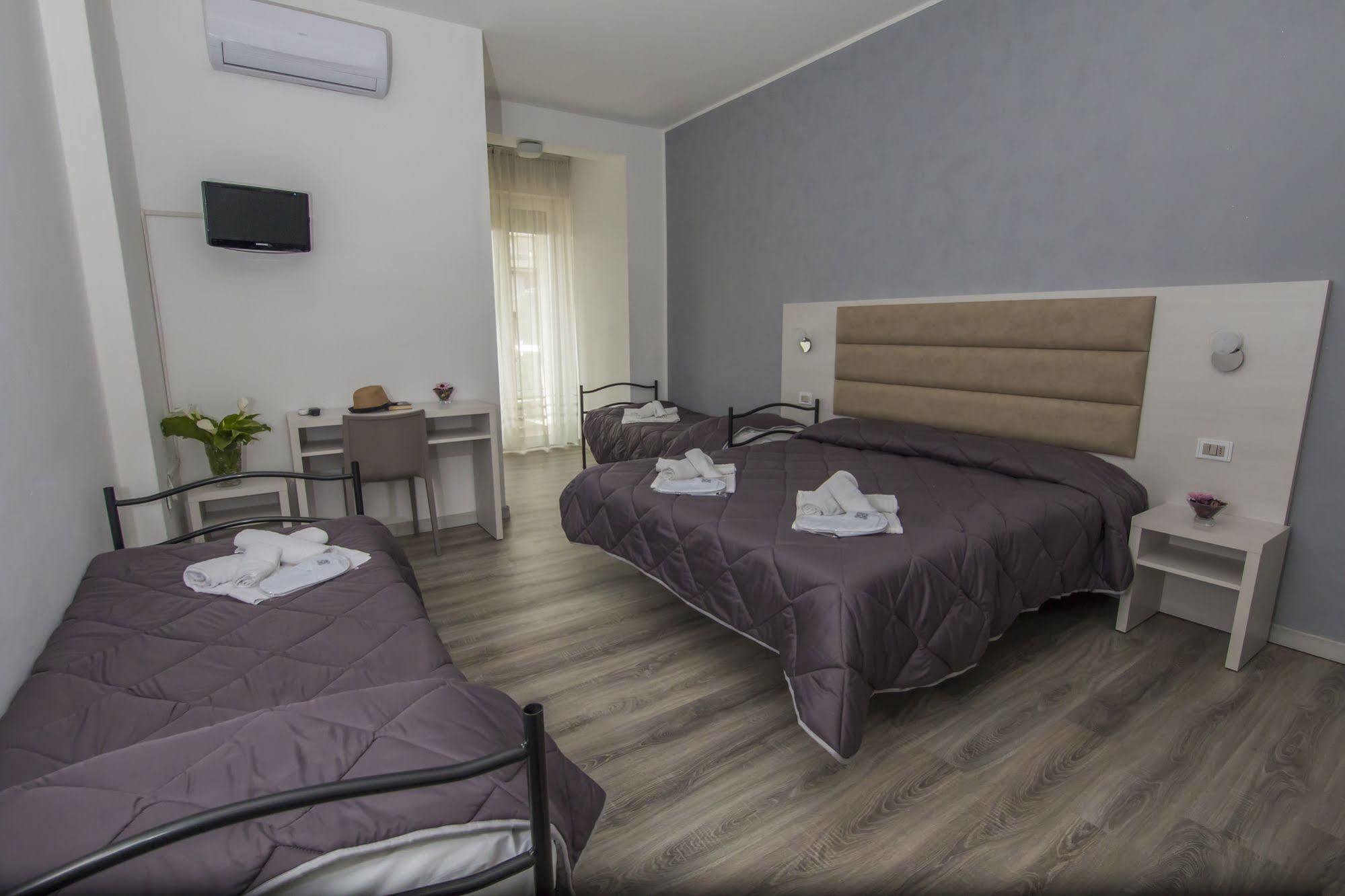 Hotel Zanarini In Centro A リッチョーネ エクステリア 写真